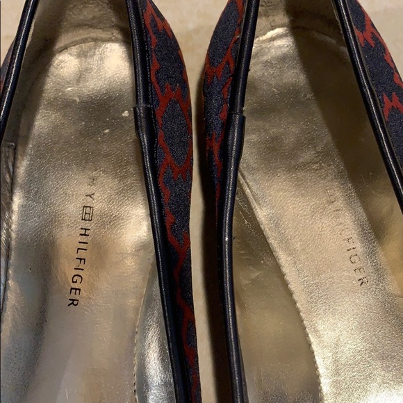 Tommy Hilfiger Tassel Toe Flat Shoes Navy & Crimson H Geometric Women’s Size 7 - Picture 9 of 9